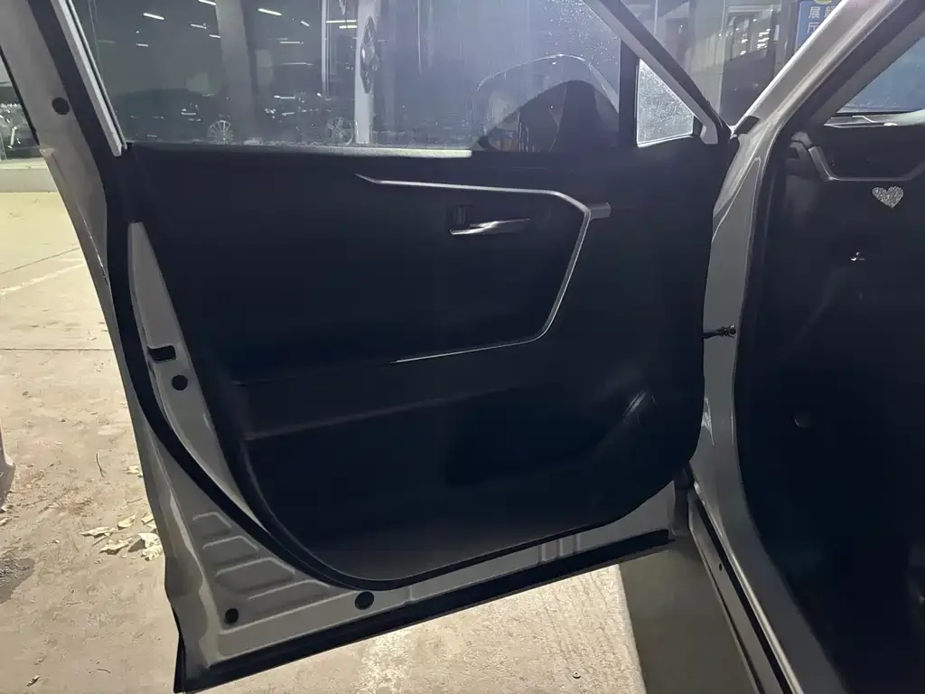 Toyota RAV4 2022 из CN, фото 3