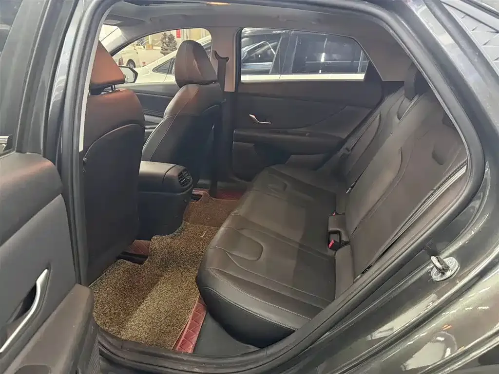 Hyundai Elantra 2023 из CN, фото 4
