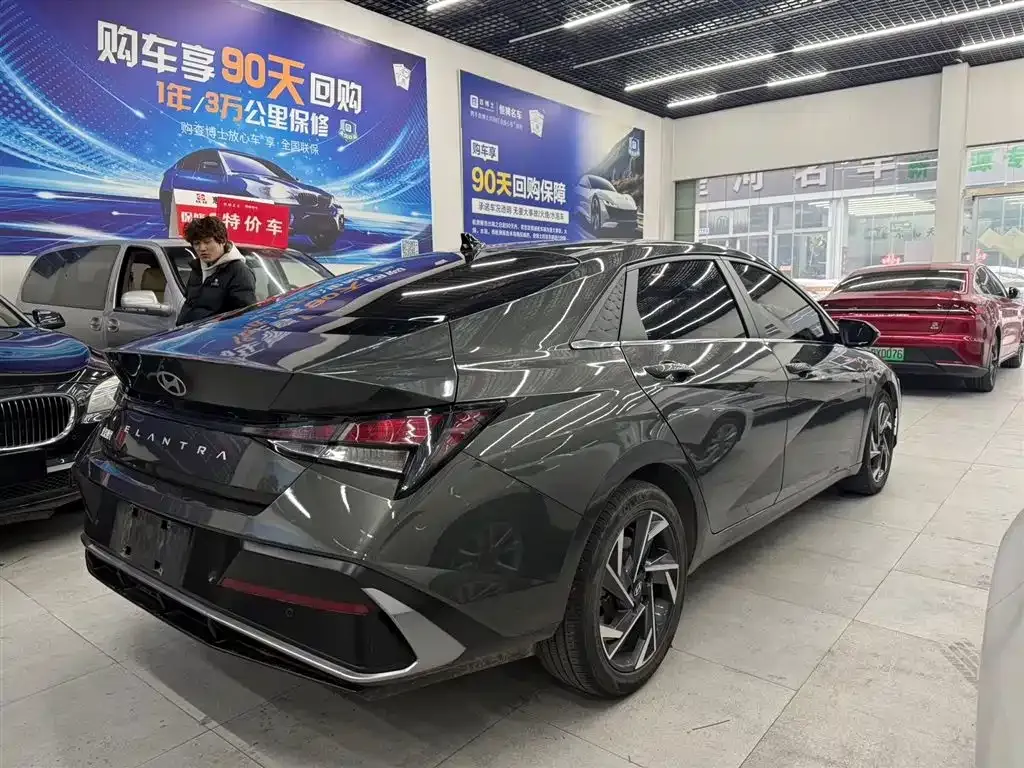 Hyundai Elantra 2023 из CN, фото 9
