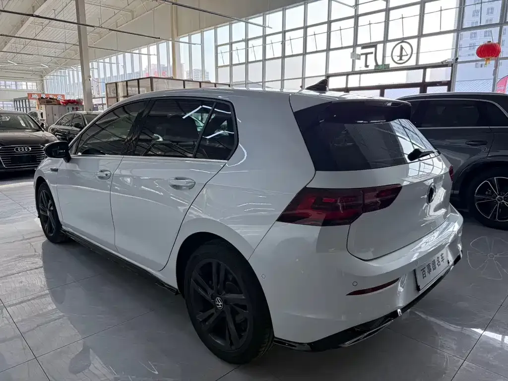 Volkswagen Golf 2023 из CN, фото 10