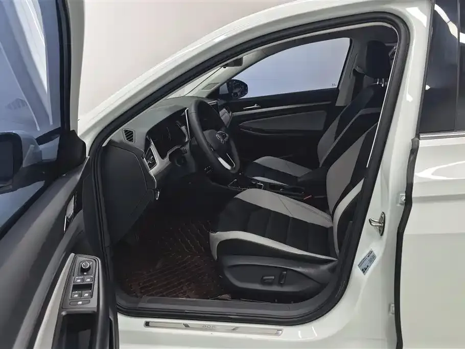 Volkswagen Bora 2023 из CN, фото 6