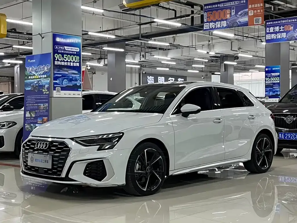 Audi A3 2023 из CN, фото 1