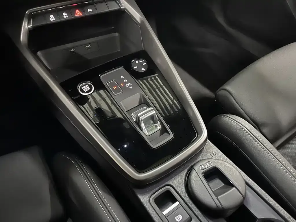 Audi A3 2023 из CN, фото 4