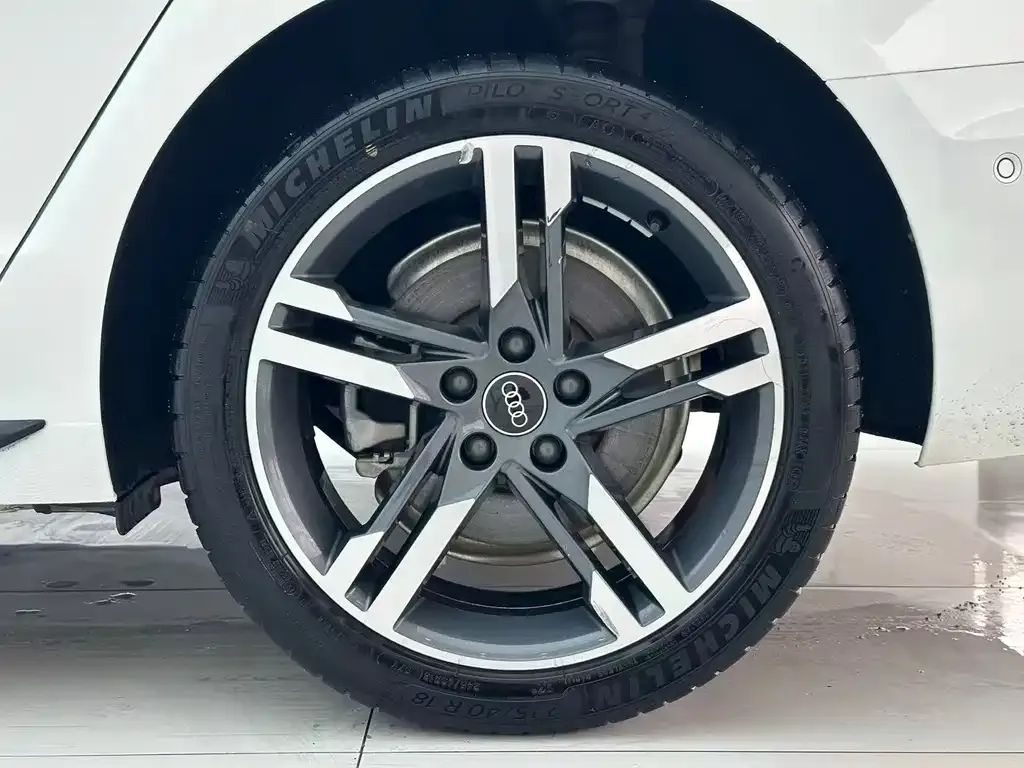 Audi A4L 2023 из CN, фото 9