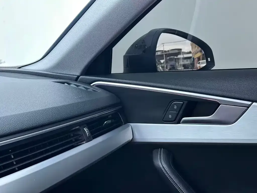 Audi A4L 2023 из CN, фото 6