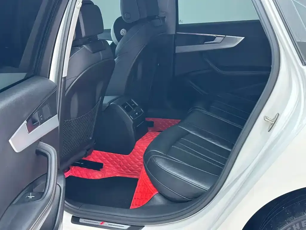 Audi A4L 2023 из CN, фото 8