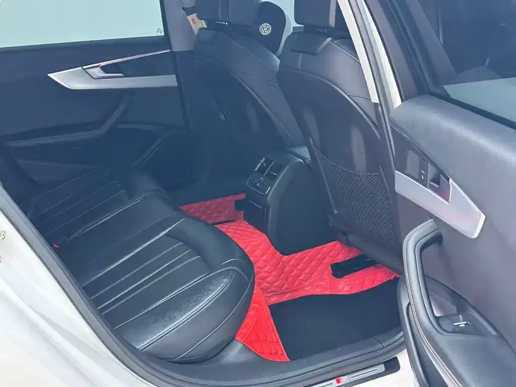 Audi A4L 2023 из CN, фото 7