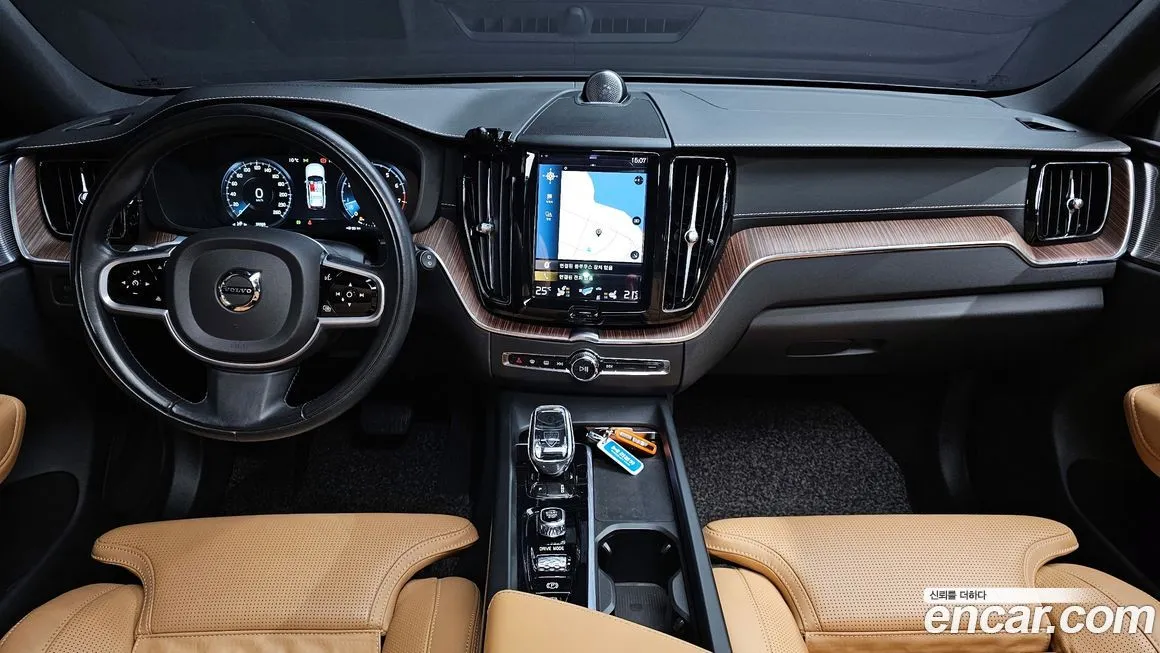 Volvo XC60 — фото 8