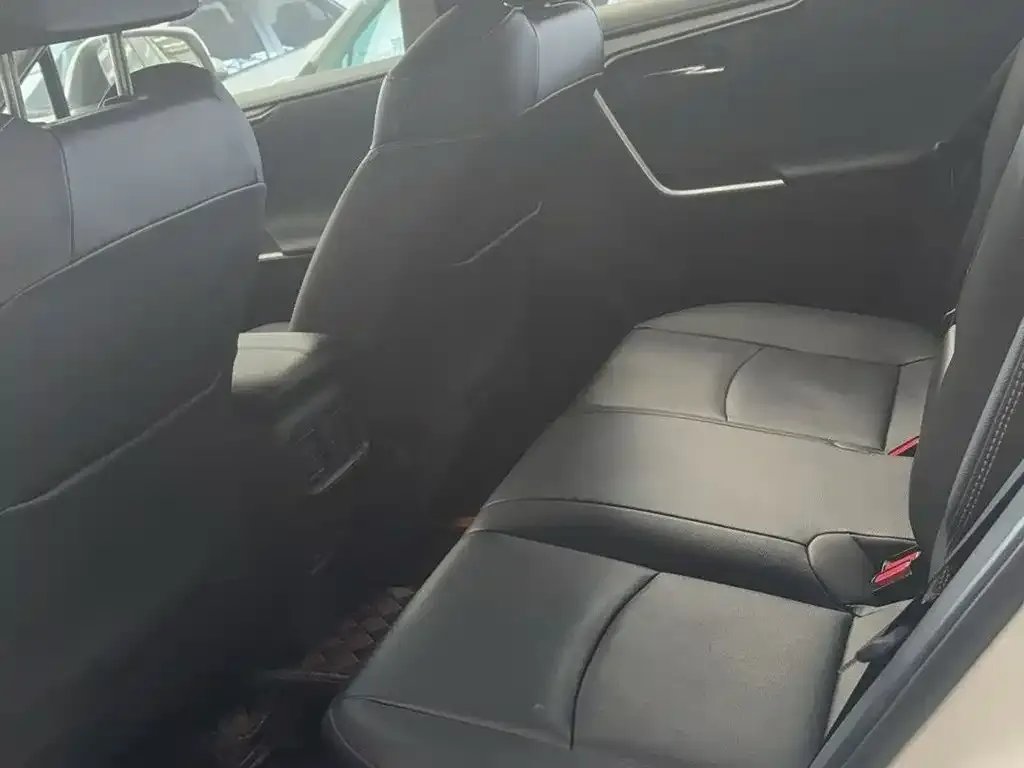 Toyota RAV4 2025 из CN, фото 4