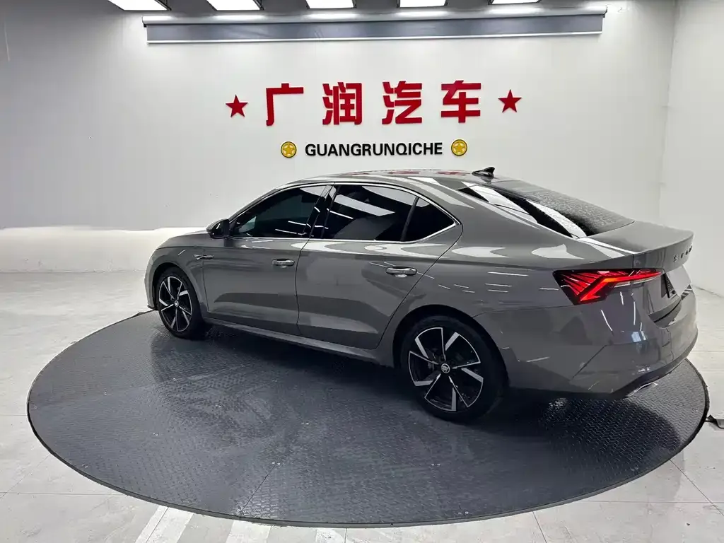 Skoda Octavia 2021 из CN, фото 3