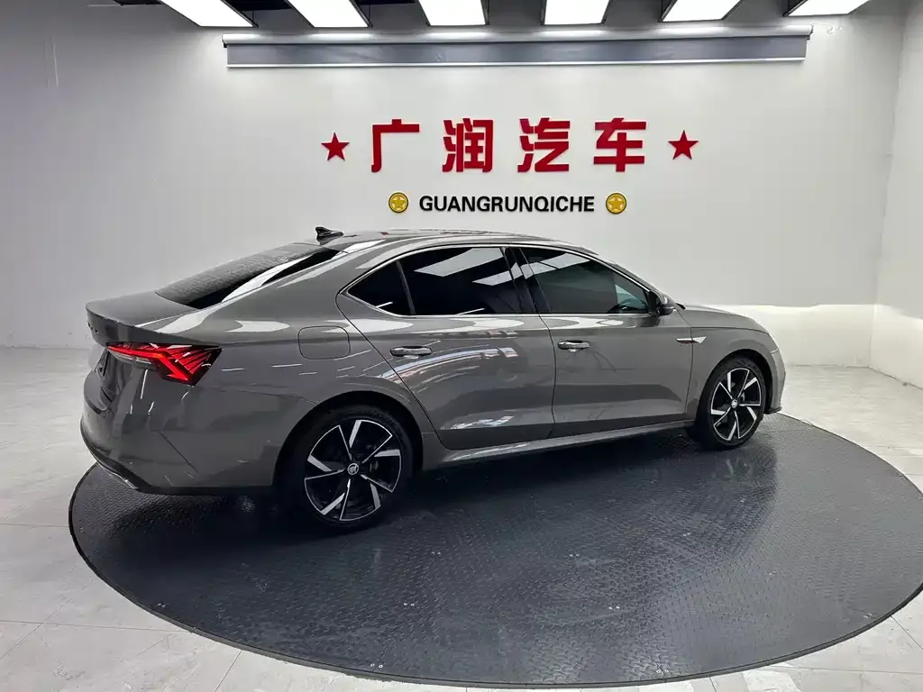 Skoda Octavia 2021 из CN, фото 10