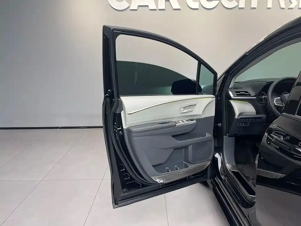 Toyota Sienna 2024 из CN, фото 9