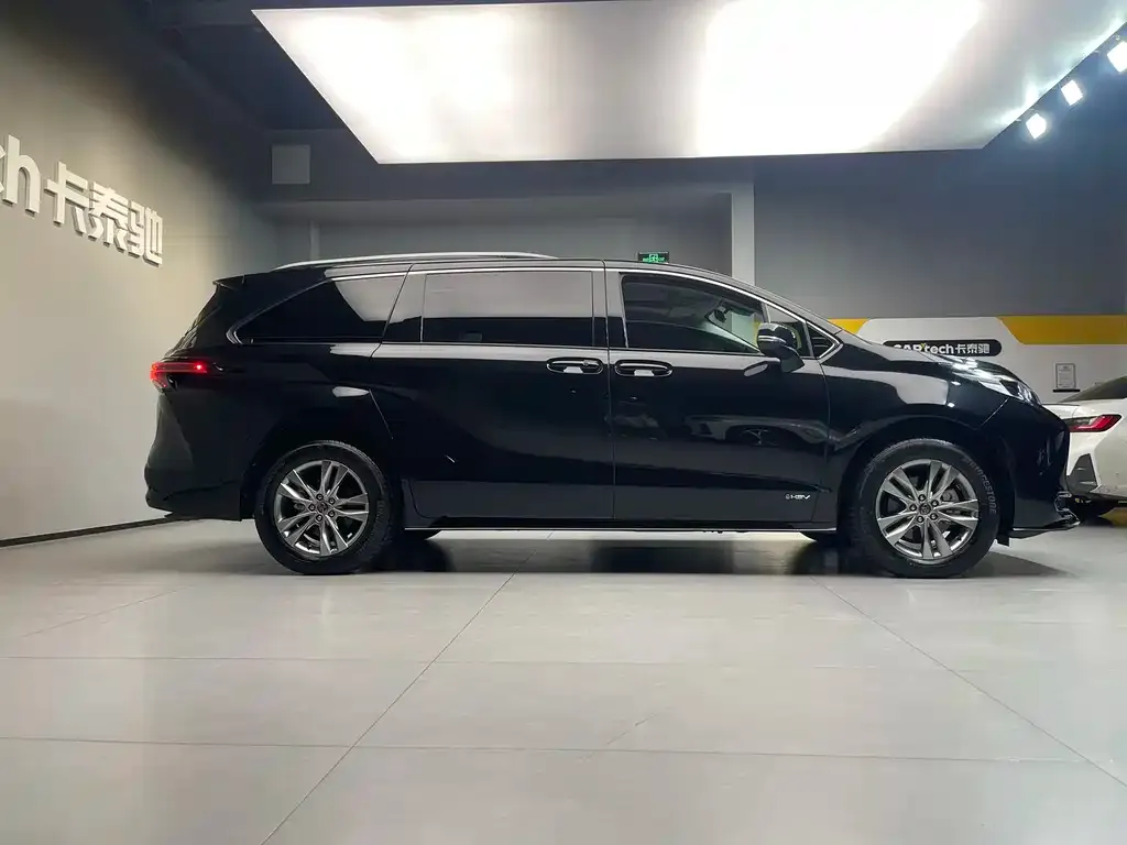 Toyota Sienna 2024 из CN, фото 2