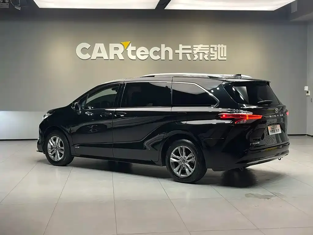 Toyota Sienna 2024 из CN, фото 3