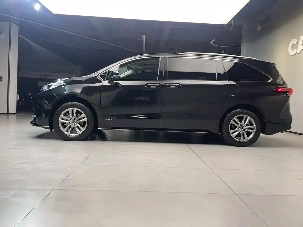 Toyota Sienna 2024 из CN, фото 7