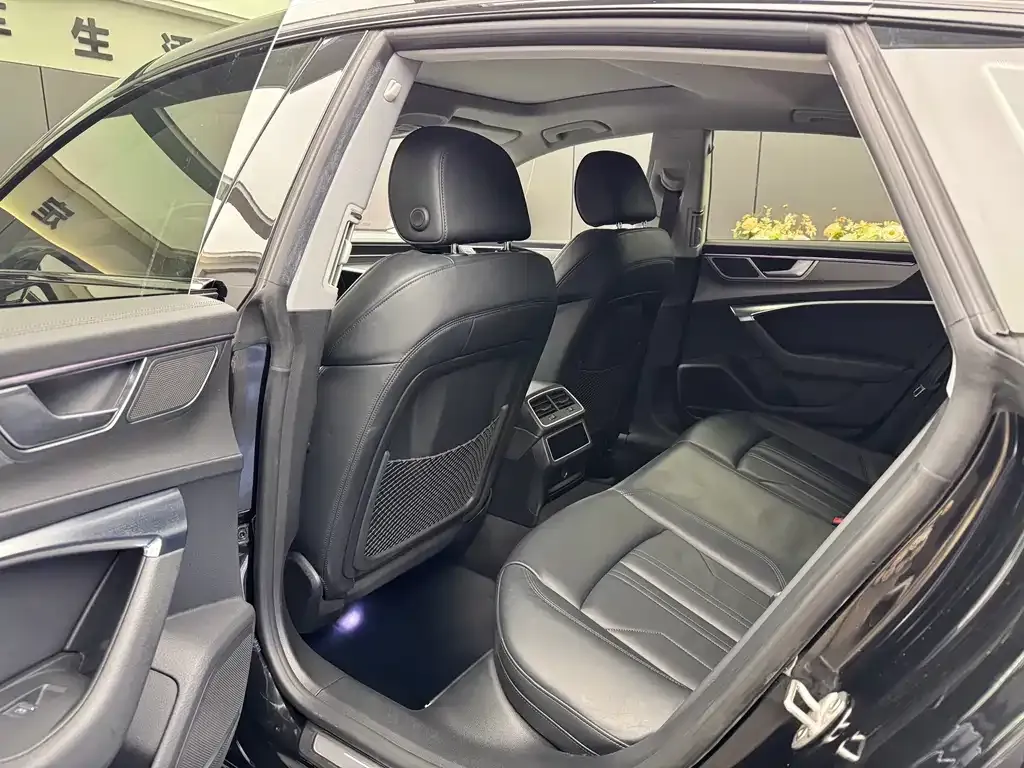 Audi A7 2022 из CN, фото 4