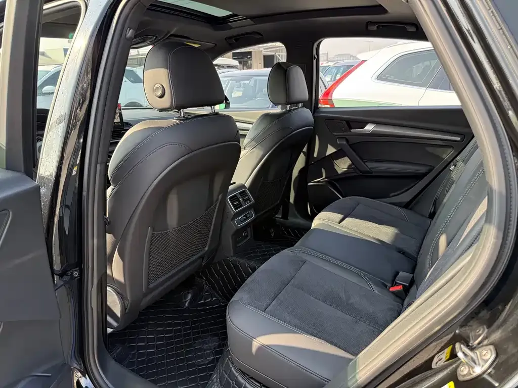Audi Q5L Sportback 2023 из CN, фото 2