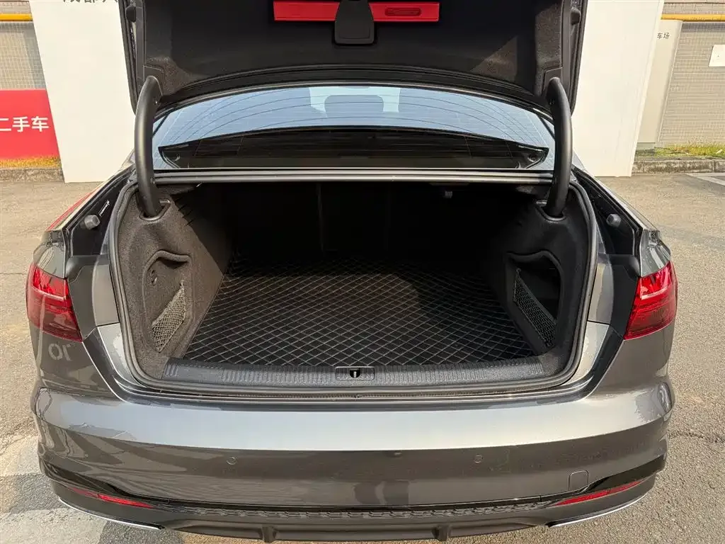 Audi A4L 2023 из CN, фото 7