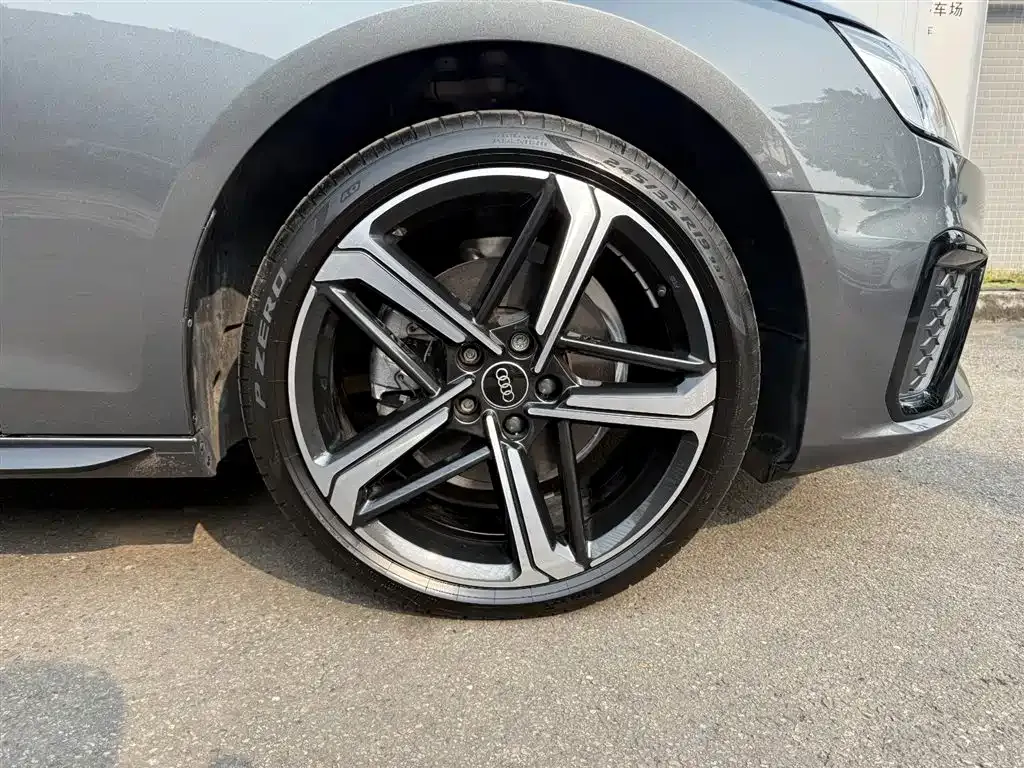 Audi A4L 2023 из CN, фото 10