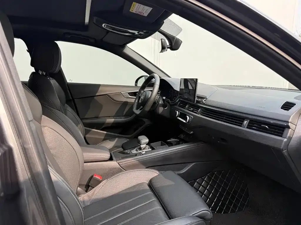 Audi A4L 2023 из CN, фото 9