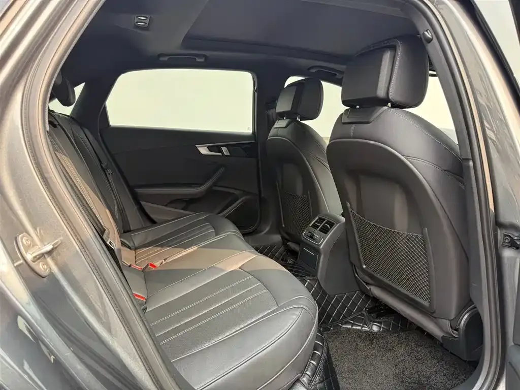 Audi A4L 2023 из CN, фото 6