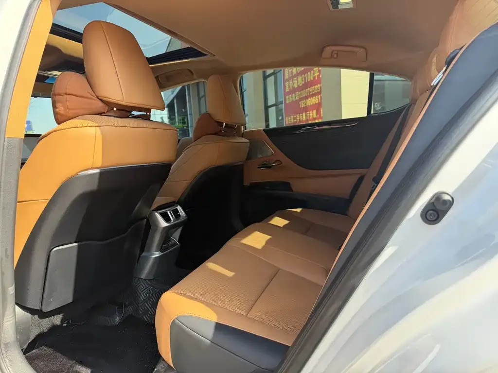 Lexus ES 2023 из CN, фото 3