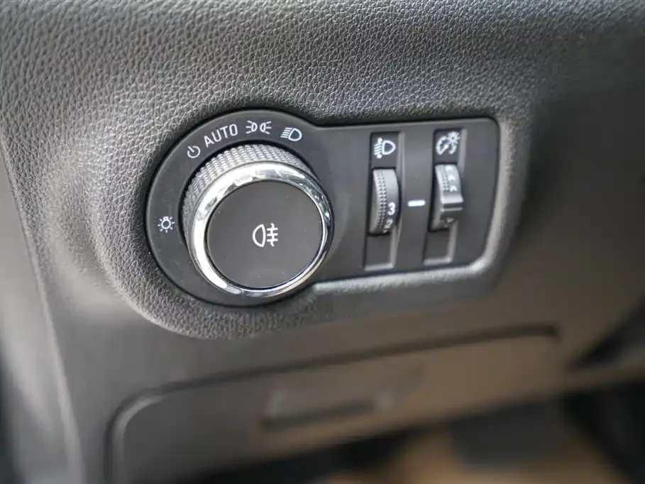 Chevrolet Menlo 2023 из CN, фото 6