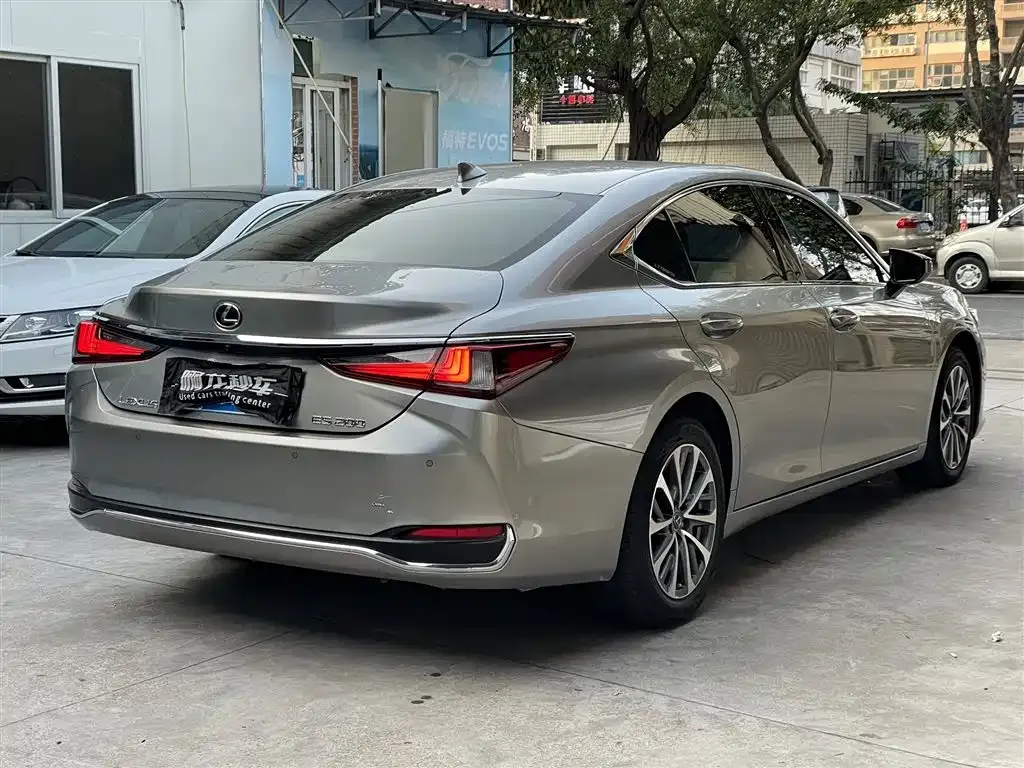 Lexus ES 2023 из CN, фото 7