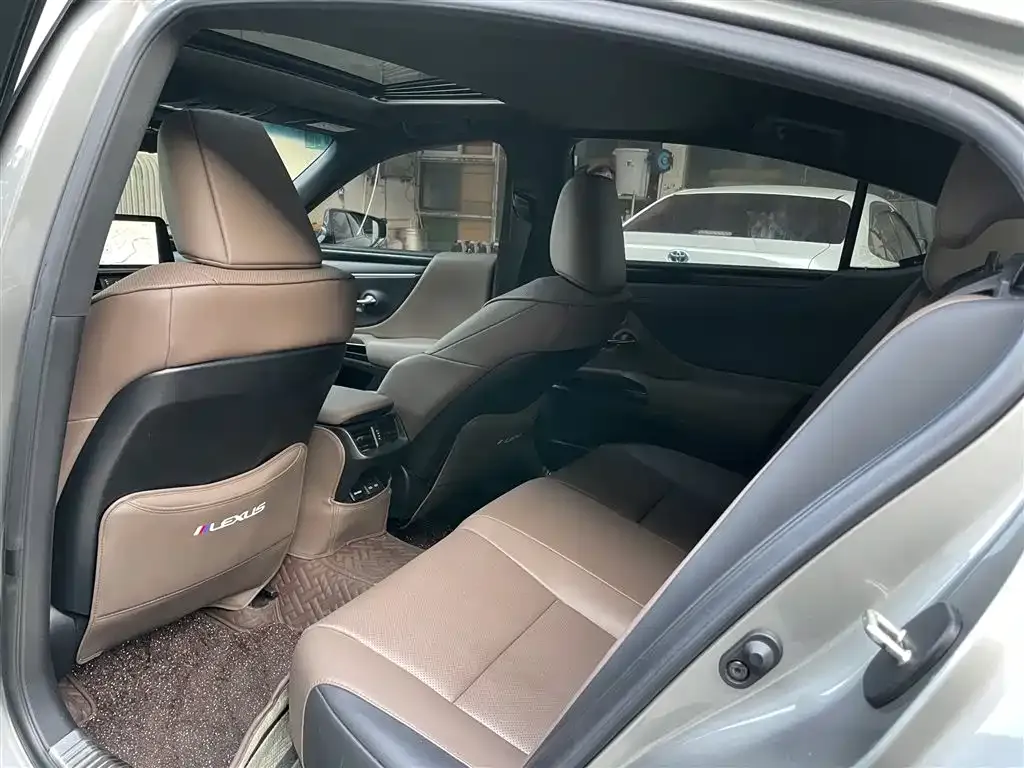 Lexus ES 2023 из CN, фото 2