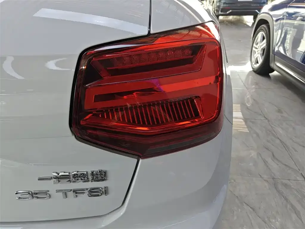Audi Q2L 2023 из CN, фото 8