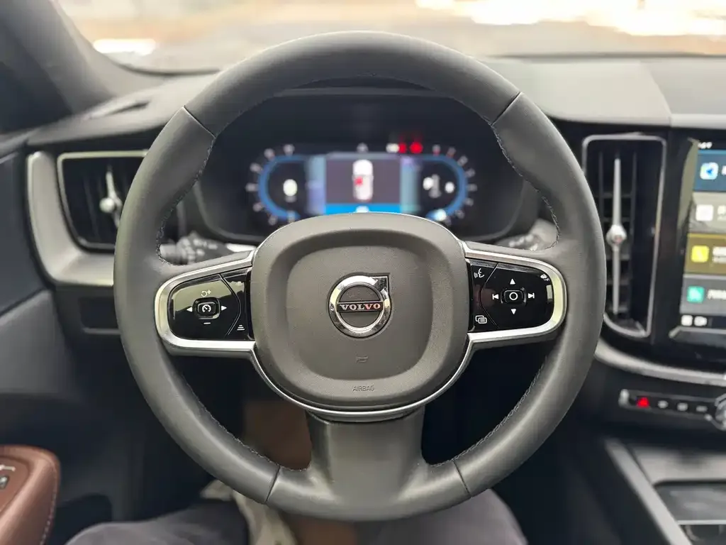 Volvo XC60 2025 из CN, фото 2