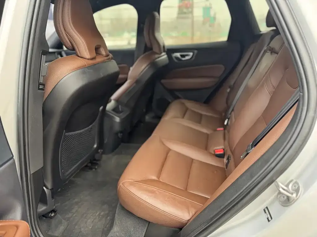 Volvo XC60 2025 из CN, фото 4