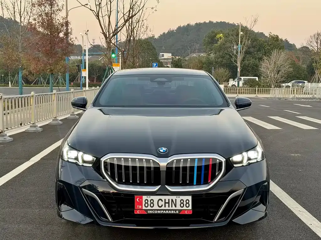 BMW 5 Series 2025 из CN, фото 1