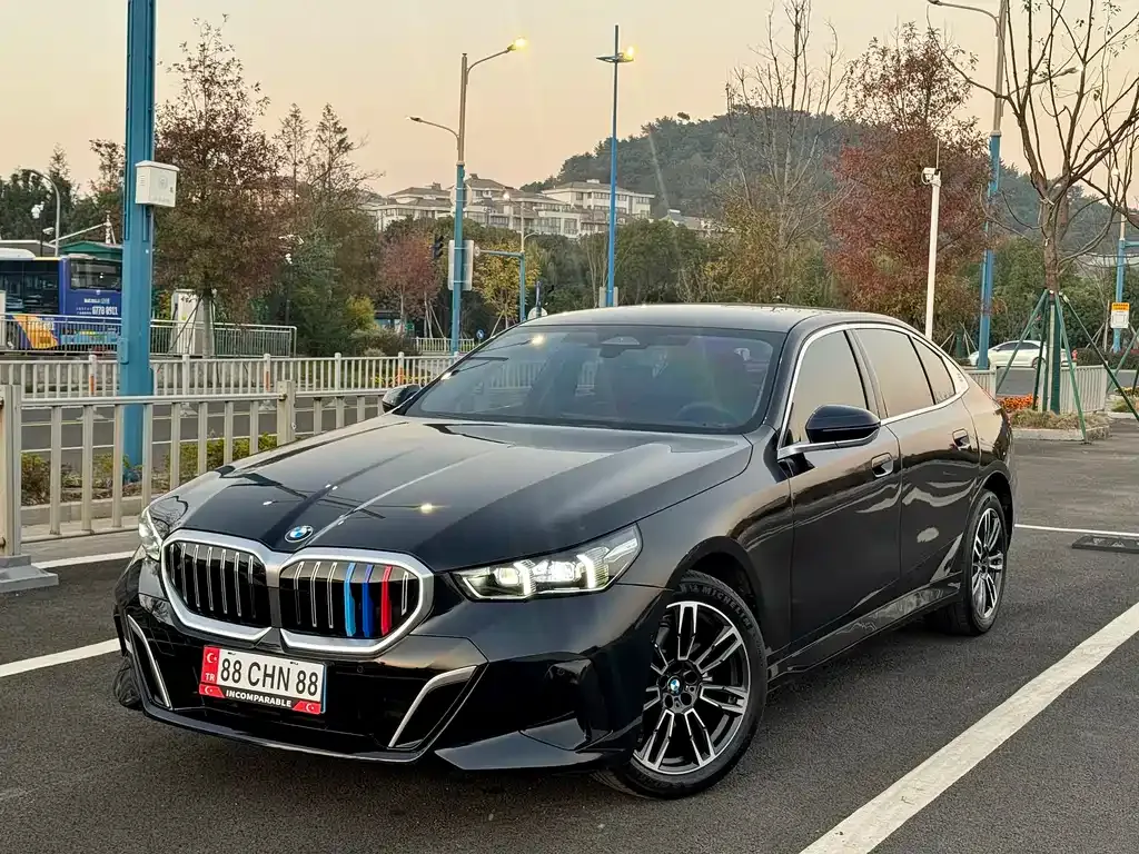 BMW 5 Series 2025 из CN, фото 6