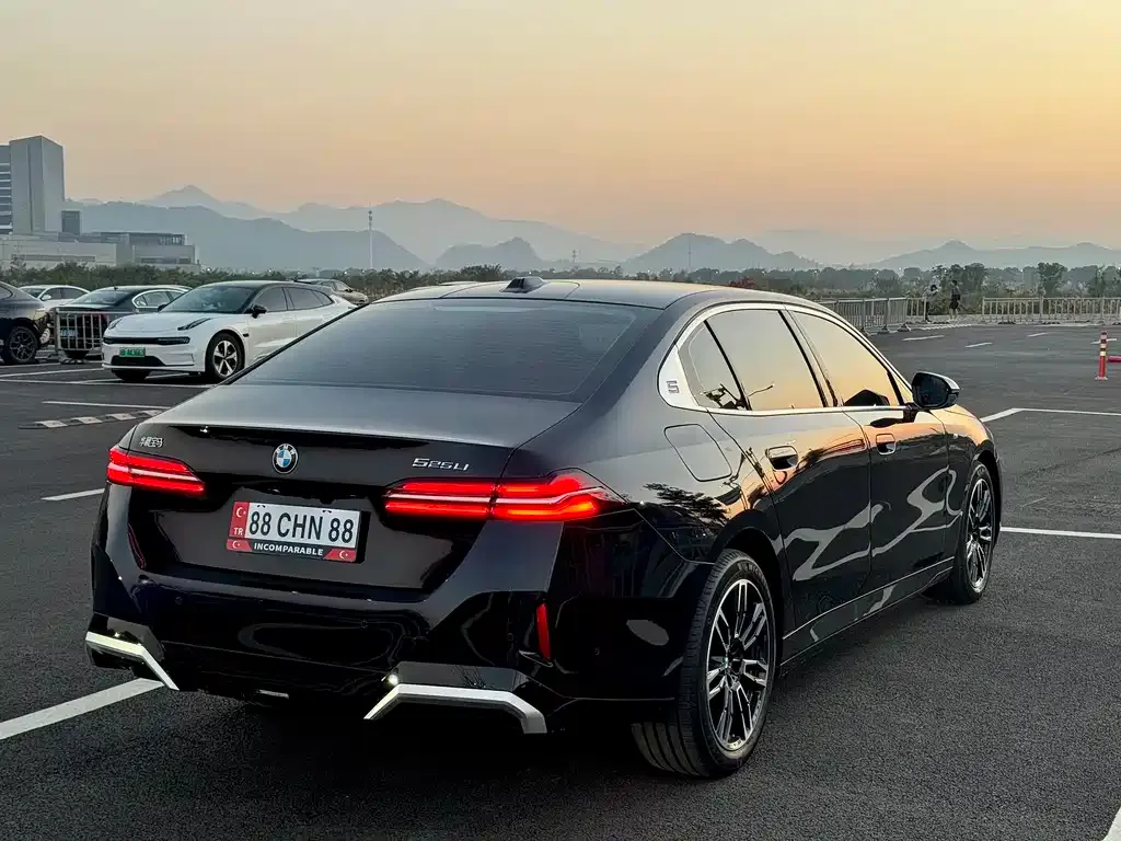 BMW 5 Series 2025 из CN, фото 2