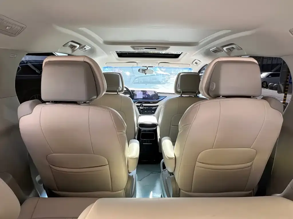 Buick GL8 2024 из CN, фото 3