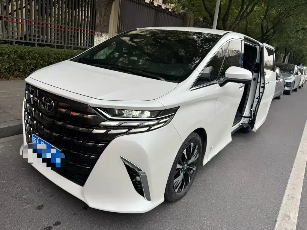 Toyota Alphard 2023 из CN, фото 1