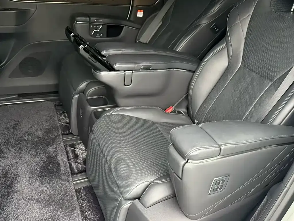 Toyota Alphard 2023 из CN, фото 2