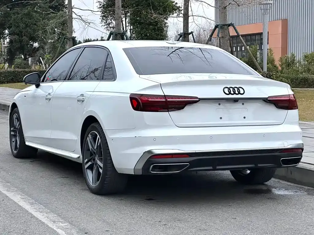 Audi A4L 2021 из CN, фото 4