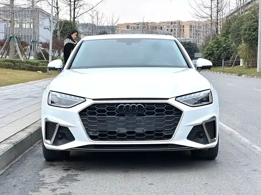 Audi A4L 2021 из CN, фото 8