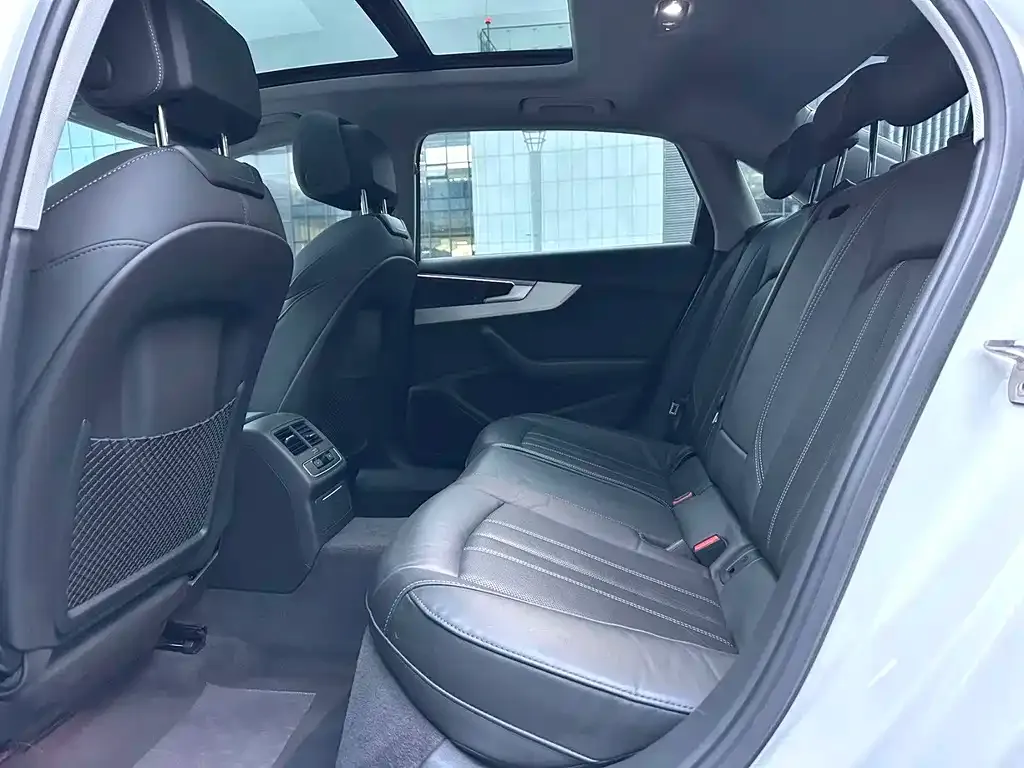 Audi A4L 2021 из CN, фото 5