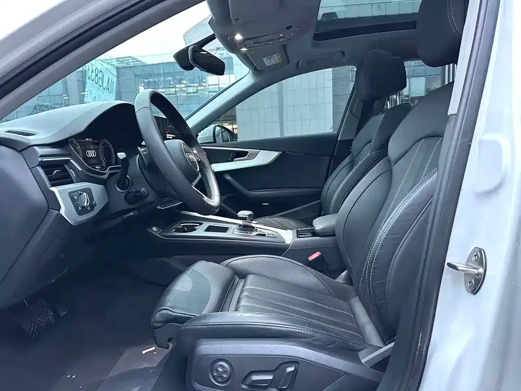 Audi A4L 2021 из CN, фото 2