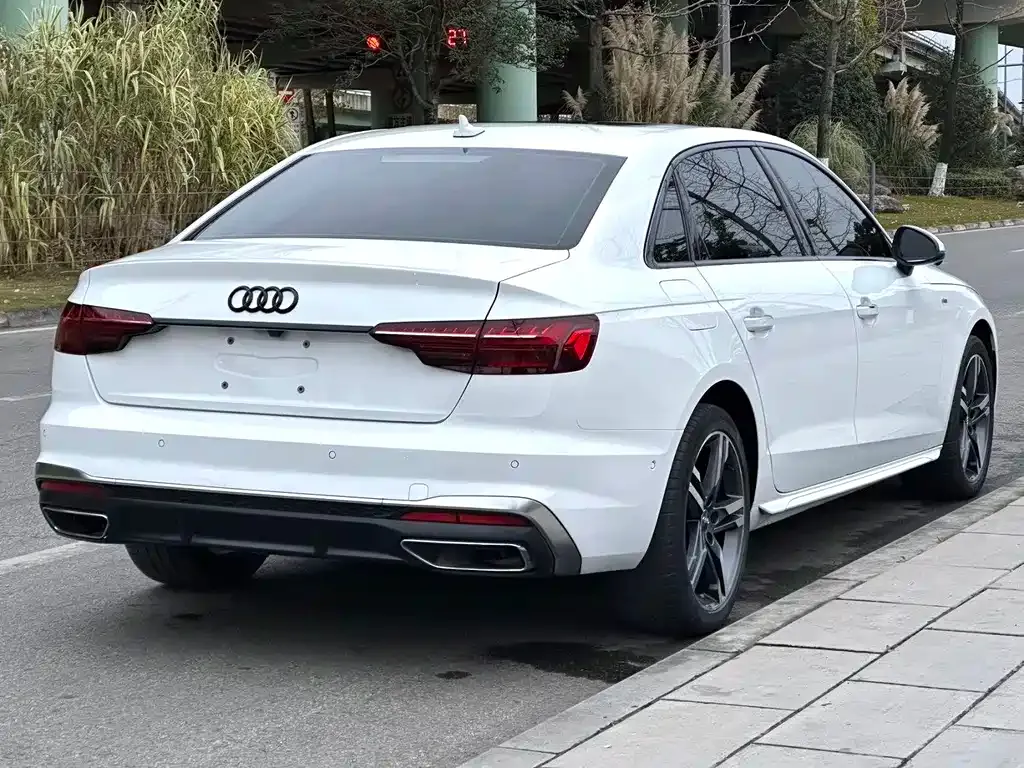 Audi A4L 2021 из CN, фото 3
