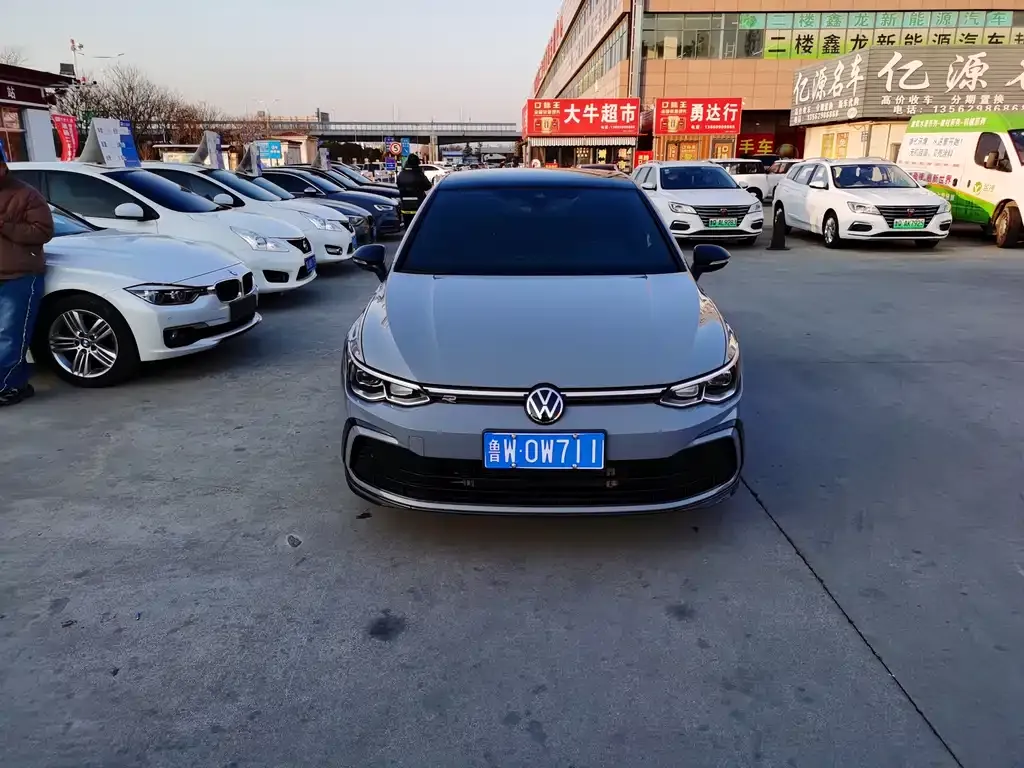 Volkswagen Golf 2023 из CN, фото 1