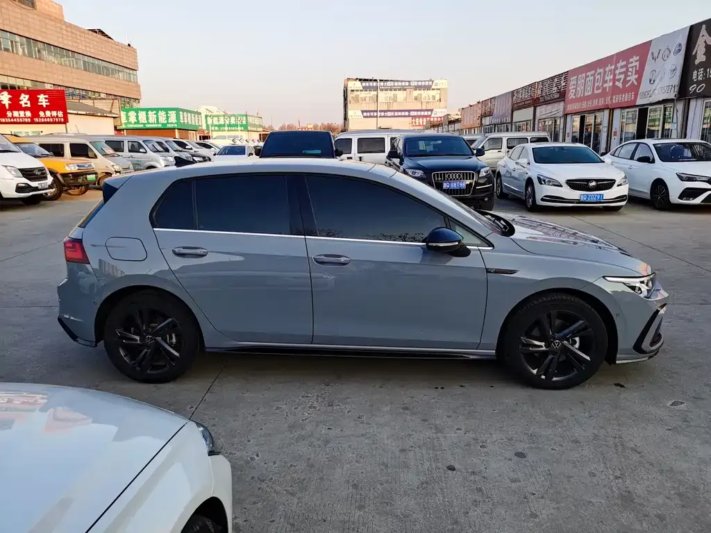 Volkswagen Golf 2023 из CN, фото 3