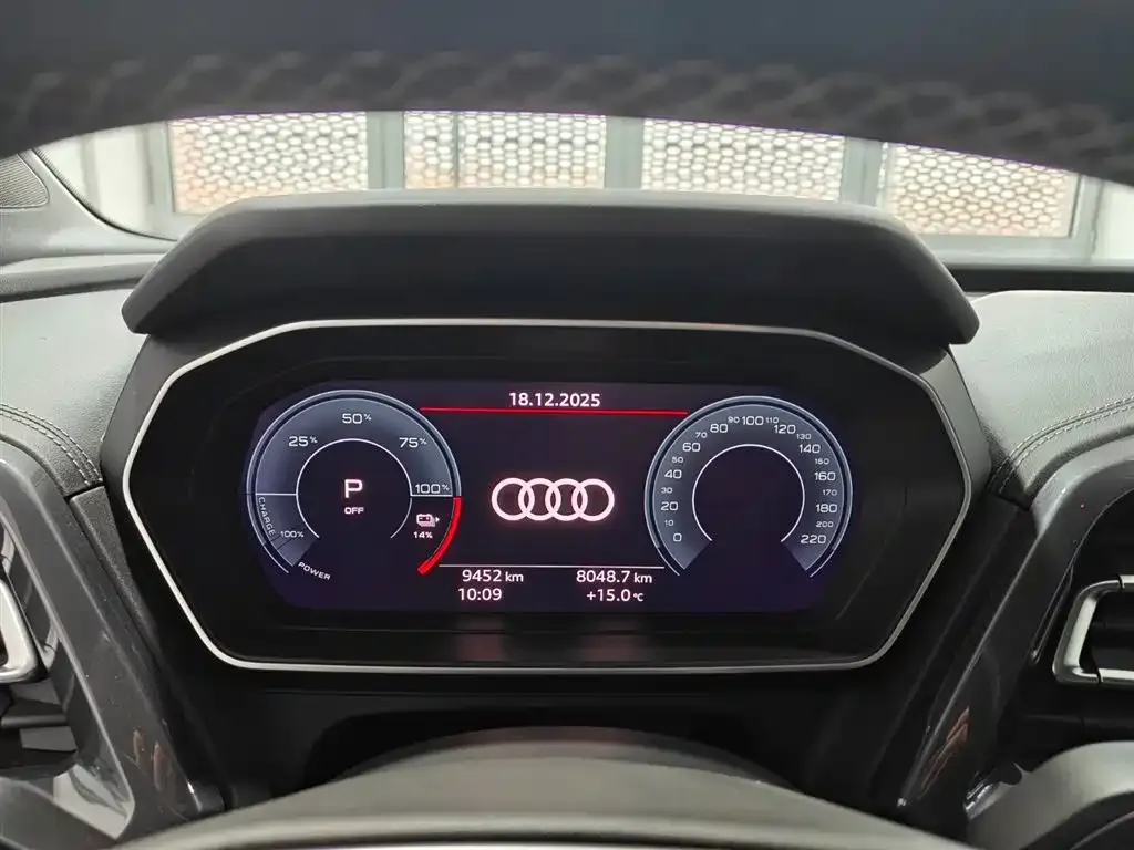 Audi Q4 e-tron — фото 4