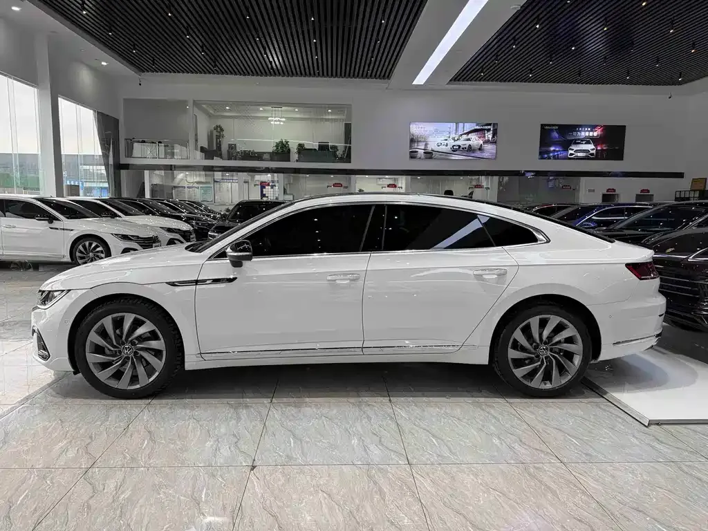 Volkswagen CC 2024 из CN, фото 9