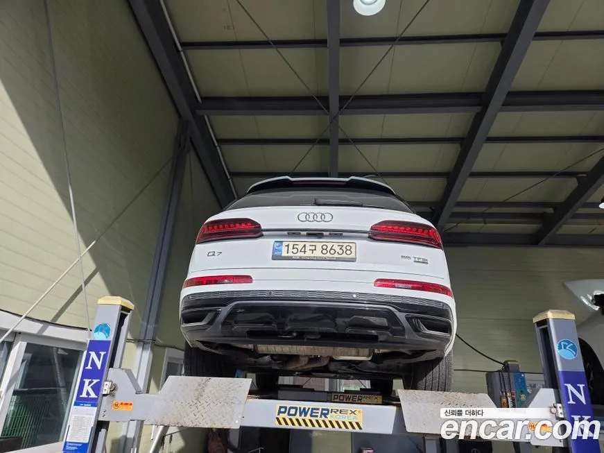Audi Q7 2023 из KR, фото 2