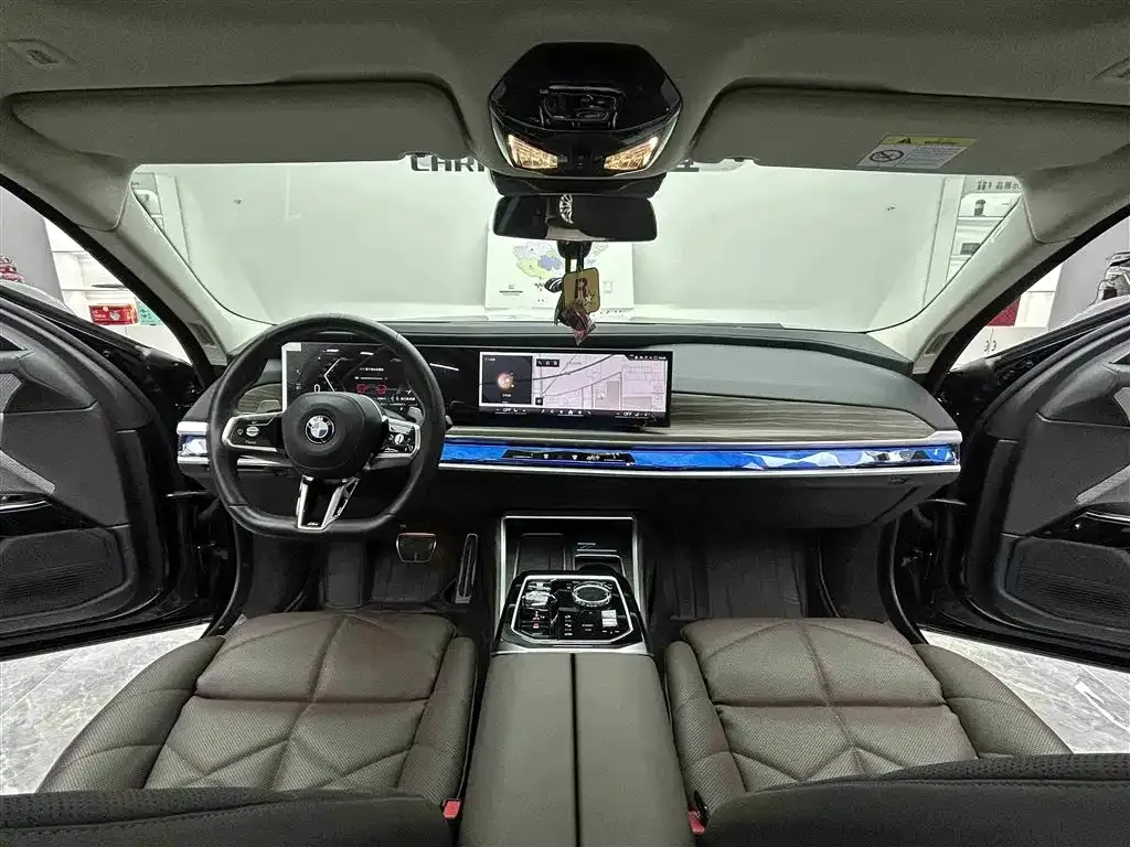 BMW 7 Series — фото 10