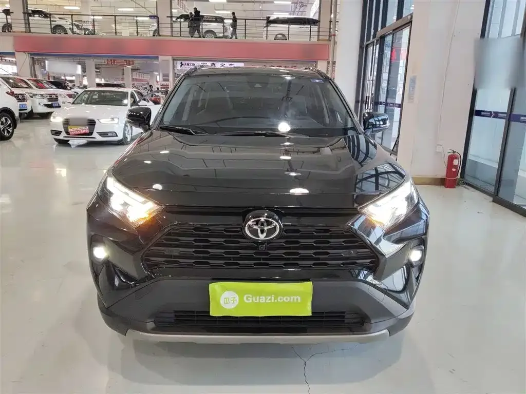 Toyota RAV4 2025 из CN, фото 2